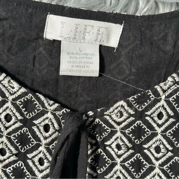 LIFE CROPPED - Picture 6 of 8